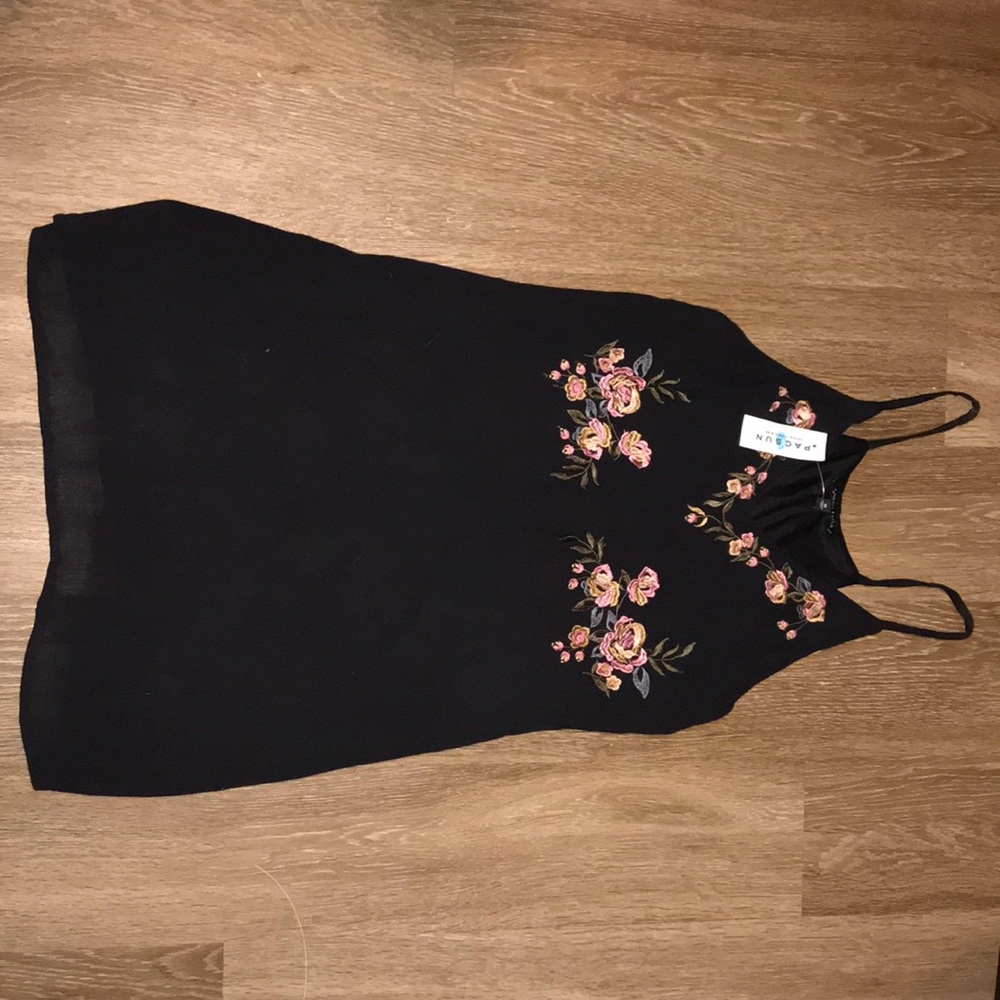 Kendall and Kylie black dress